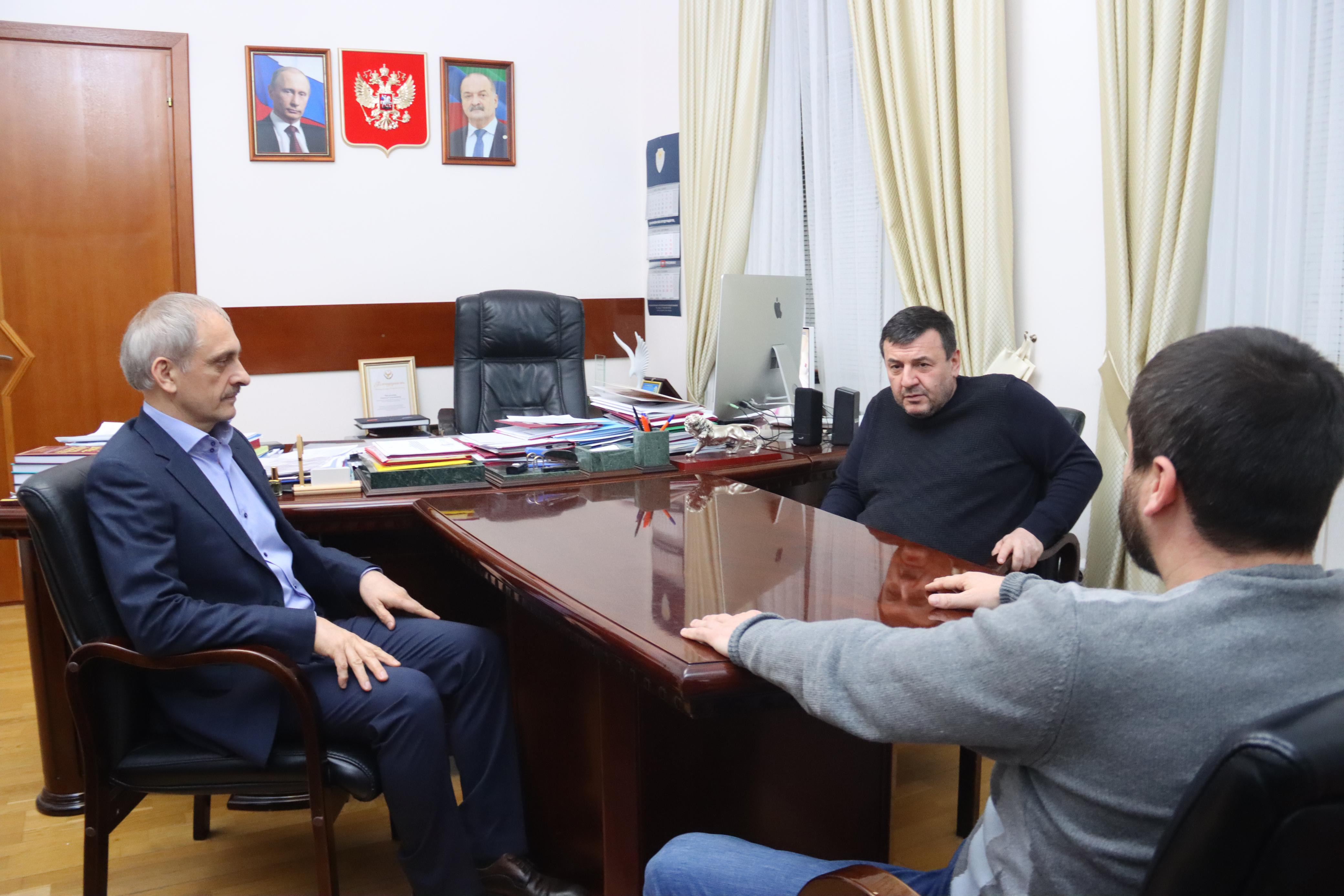 Энрик Муслимов встретился с представителем Чеченской Республики